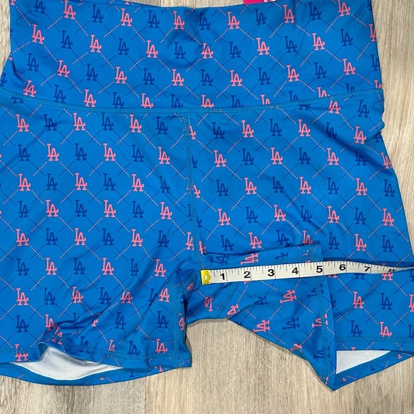 NWT Terez MLB Los Angeles Dodgers TLC Printed High-Waisted Bike Shorts Size XL - Picture 3 of 9